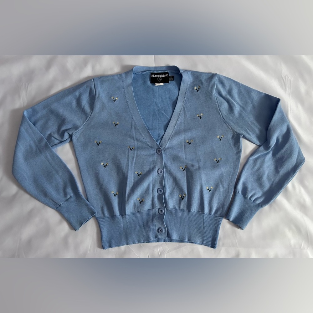 HEARTBREAK Light Blue V-Neck Cardigan Size 8